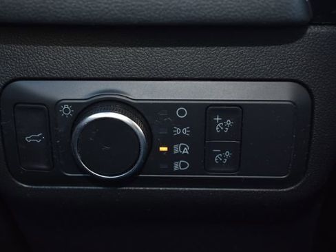 Used 2022 Ford Escape SE w/ SE Sport Appearance Package image 16