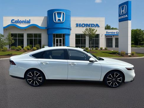 Used 2023 Honda Accord Touring image 8