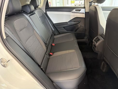 New 2026 Volkswagen Taos SE FWD image 30