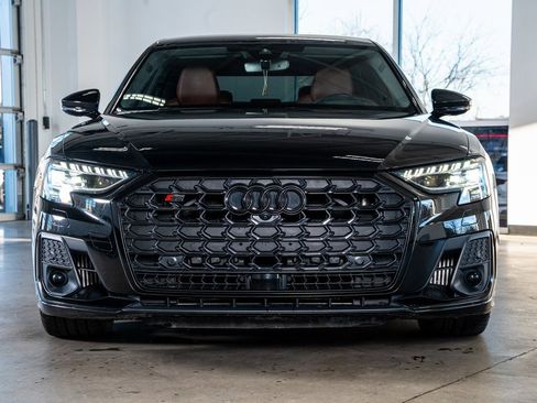 Used 2022 Audi S8 4.0T image 3
