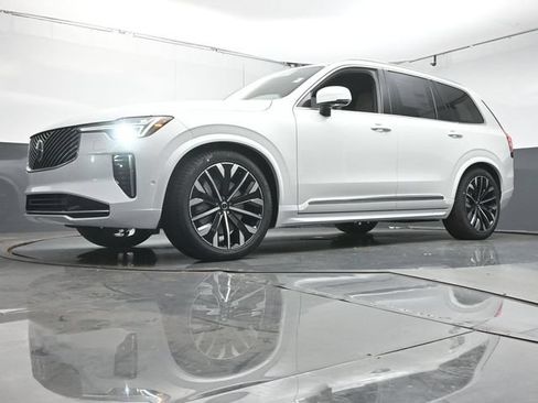 Used 2026 Volvo XC90 B6 Ultra w/ Protection Package Premier AWD/4WD image 36