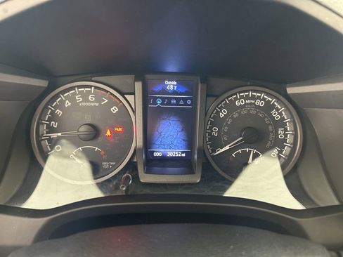 Used 2019 Toyota Tacoma TRD Sport image 16