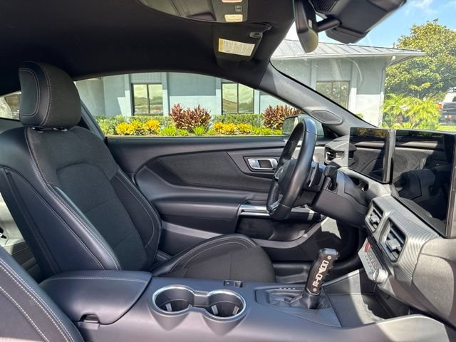 Used 2025 Ford Mustang GT RWD image 11