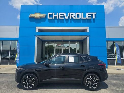 Used 2025 Chevrolet Trax RS w/ Sunroof Package FWD image 2
