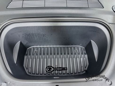 Used 2022 Tesla Model Y Long Range image 34