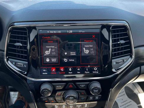 Used 2020 Jeep Grand Cherokee Altitude image 29