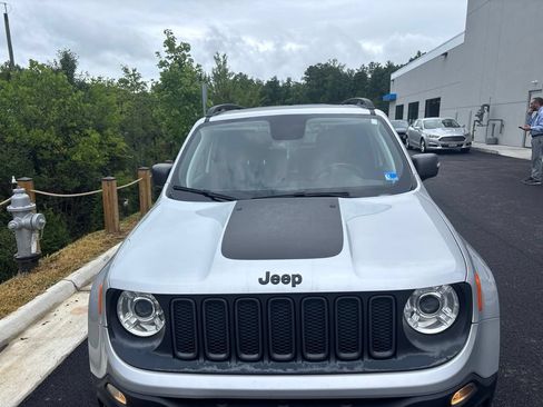 Used 2018 Jeep Renegade Trailhawk AWD/4WD image 3