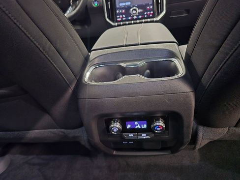 Used 2026 GMC Acadia Elevation FWD image 37