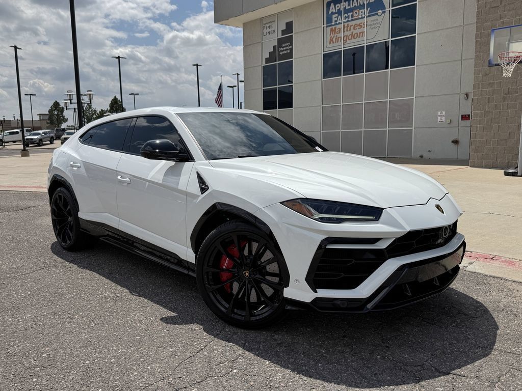 Used 2022 Lamborghini Urus AWD/4WD image 2