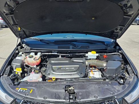Used 2023 Chrysler Pacifica Touring-L FWD image 14