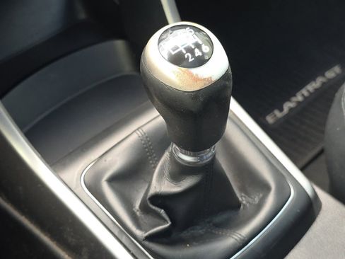 Used 2013 Hyundai Elantra GT w/ Style Pkg image 31