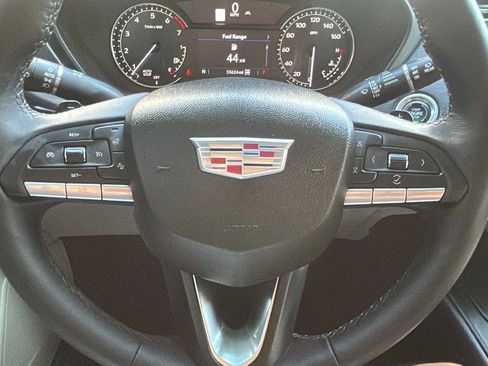 Used 2022 Cadillac XT4 Luxury w/ Cold Weather Package image 20