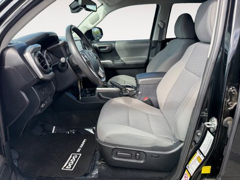Used 2020 Toyota Tacoma SR5 image 10