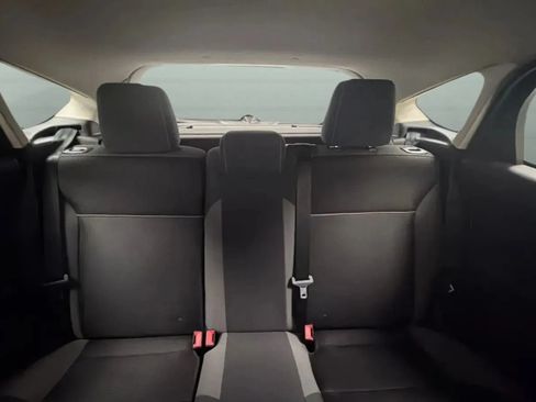 Used 2014 Ford Focus SE w/ SE Winter Package FWD image 17