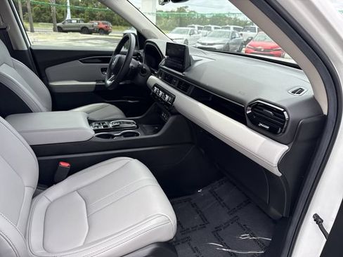 New 2025 Honda Pilot Touring image 19