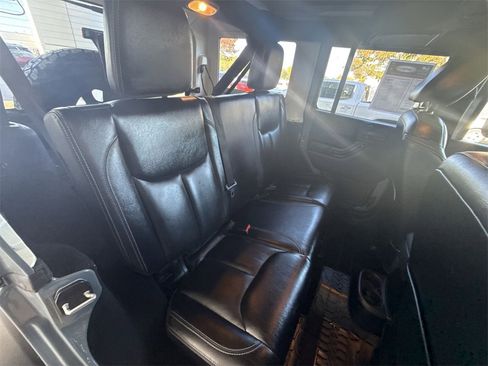 Used 2015 Jeep Wrangler Unlimited Rubicon w/ Connectivity Group image 23
