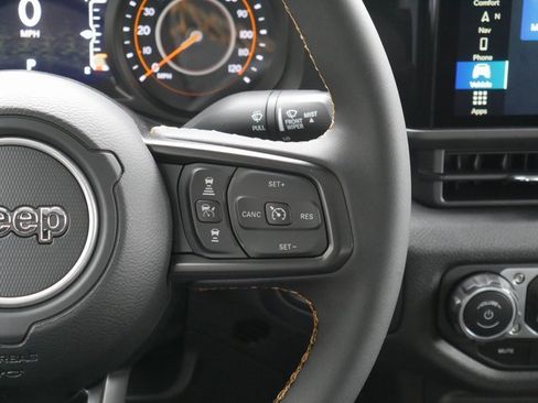 Used 2024 Jeep Gladiator Sport image 20