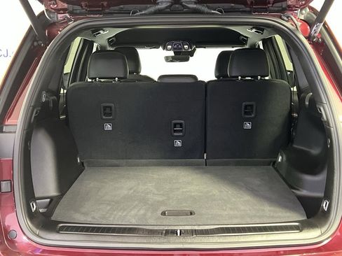 Used 2025 Jeep Grand Cherokee Limited image 8