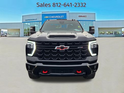 Used 2024 Chevrolet Silverado 2500 ZR2 w/ Technology Package image 2