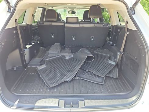 Used 2023 Toyota Highlander XLE AWD/4WD image 36