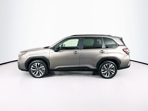 Used 2025 Subaru Forester Touring AWD/4WD image 4