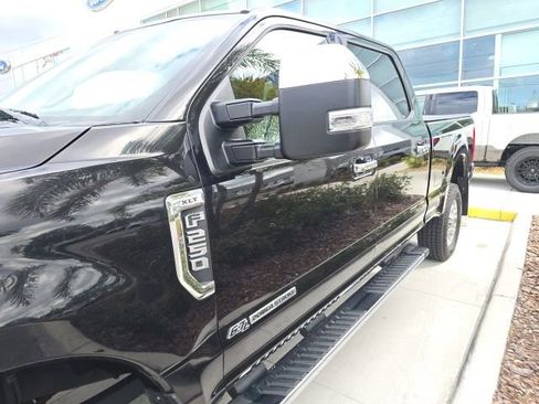 Used 2019 Ford F250 XLT w/ XLT Premium Package image 9