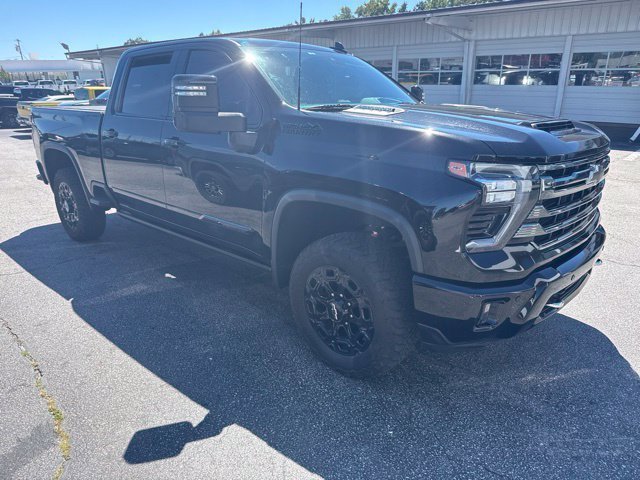 Used 2024 Chevrolet Silverado 2500 High Country w/ Midnight Edition AWD/4WD image 2