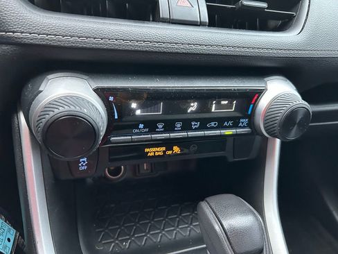 Used 2021 Toyota RAV4 LE image 25