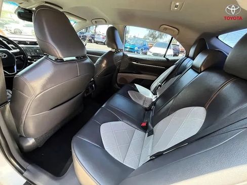 Used 2019 Toyota Camry XLE w/ Carpet Mat Package FWD image 11