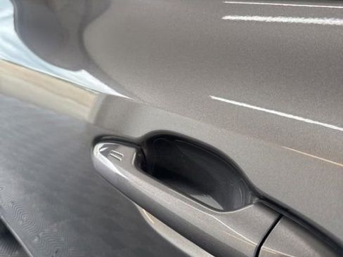 Used 2017 Toyota Highlander XLE FWD image 15