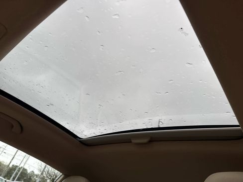 Used 2013 Volkswagen Beetle 2.0T image 19