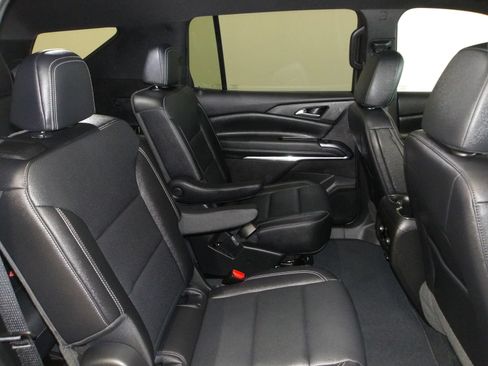 Used 2025 Chevrolet Traverse LT w/ Driver Confidence Package FWD image 18