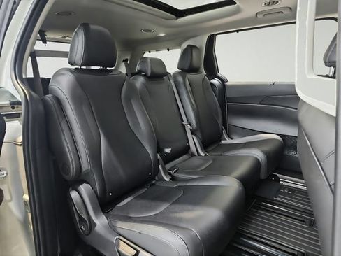 Certified 2026 Kia Carnival SX w/ SX Dark Edition Package FWD image 28