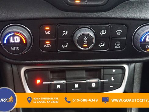 Used 2023 GMC Terrain SLT image 25