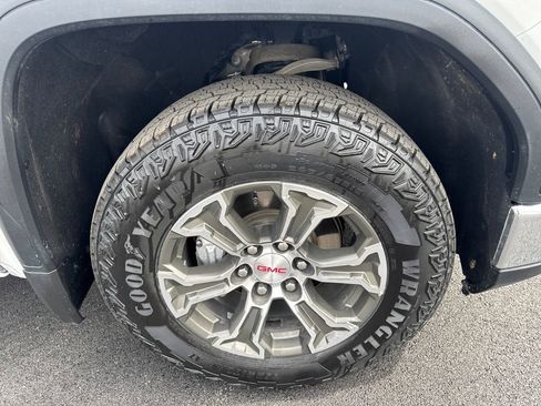 Used 2025 GMC Sierra 1500 SLT AWD/4WD image 14