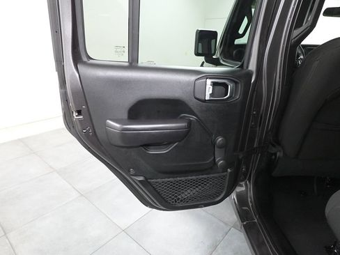 Used 2018 Jeep Wrangler Unlimited Sport image 22