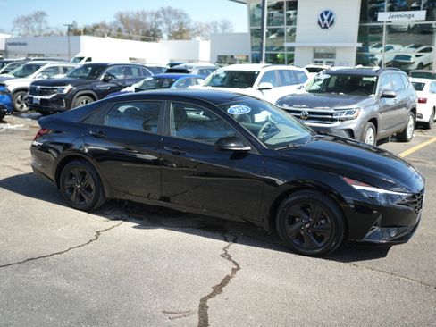 Used 2023 Hyundai Elantra SEL image 9