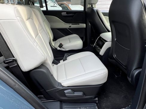 New 2026 Lincoln Aviator AWD w/ Jet Appearance Package image 12
