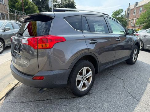 Used 2015 Toyota RAV4 XLE AWD/4WD image 4