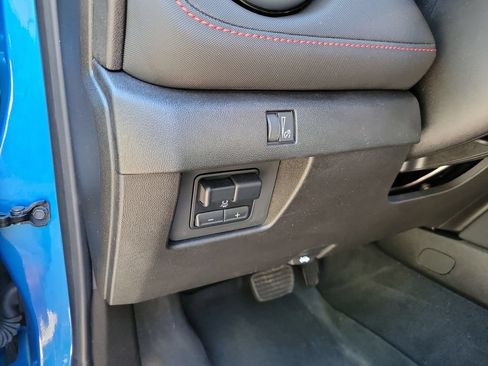 Used 2024 Chevrolet Colorado Z71 w/ Z71 Convenience Package 2 AWD/4WD image 24