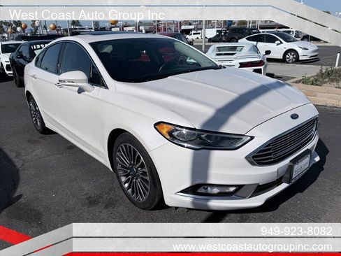 Used 2017 Ford Fusion SE w/ Fusion SE Technology Package FWD image 3