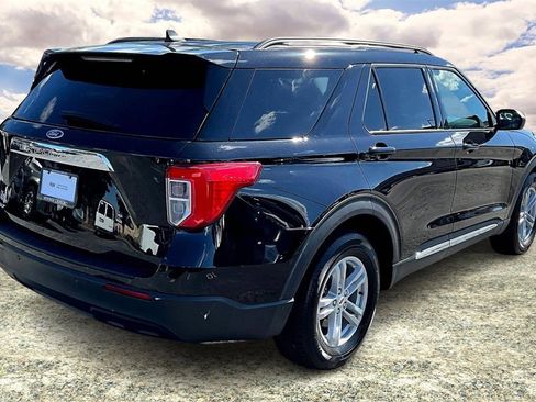 Used 2023 Ford Explorer XLT image 5