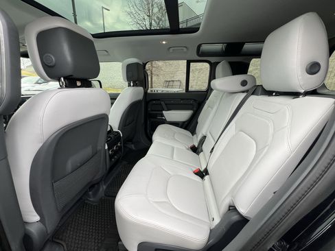 Used 2025 Land Rover Defender 110 S image 31