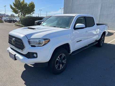 Used 2019 Toyota Tacoma TRD Sport w/ TRD Premium Sport Package AWD/4WD image 1