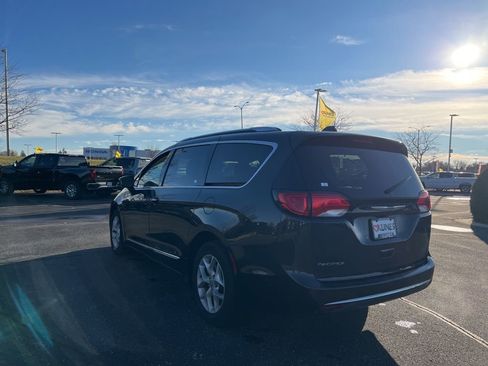 Used 2017 Chrysler Pacifica Touring-L Plus w/ Advanced Safetytec Group image 6