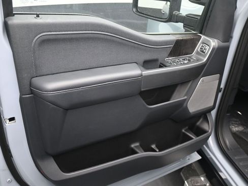 New 2026 Ford F250 Lariat w/ Chrome Package image 13