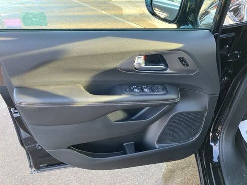 New 2026 Chrysler Pacifica Select w/ S Appearance Package FWD image 9
