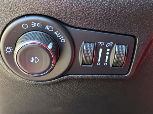 Used 2022 Jeep Compass Latitude image 23