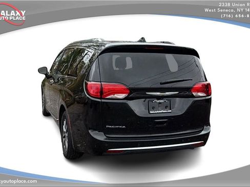 Used 2020 Chrysler Pacifica Touring-L Plus image 7