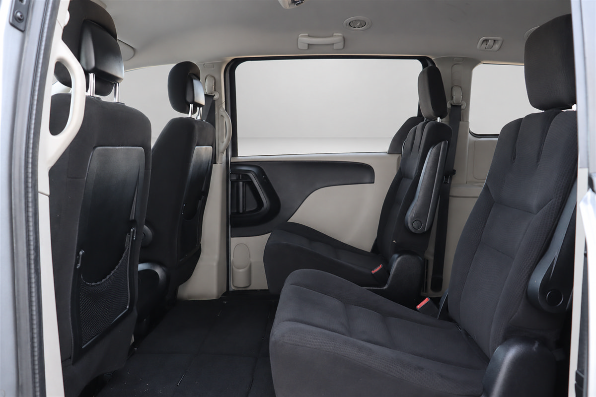 Used 2015 Dodge Grand Caravan SE w/ Quick Order Package 29E SE FWD image 16